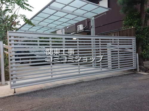 施工例画像：東京都 狛江市  手動跳ね上げ式門扉LIXILオーバードアS3型横2台
