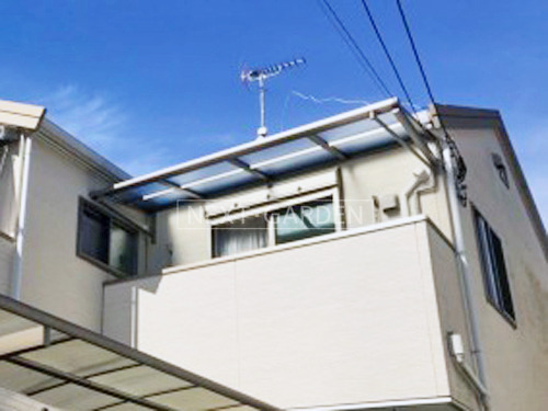 施工例画像：東京都 府中市  柱なしベランダ屋根 LIXILスピーネ2階