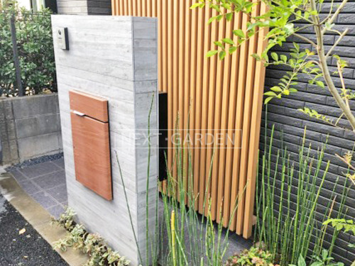 施工例画像：東京都 文京区  壁タイル張り タカショー木製調セラウォール RC杉板