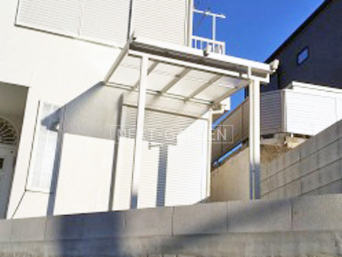 施工例画像：東京都 三鷹市  フル木製調テラス屋根(パーゴラ風) 三協ナチュレN1階 雪50