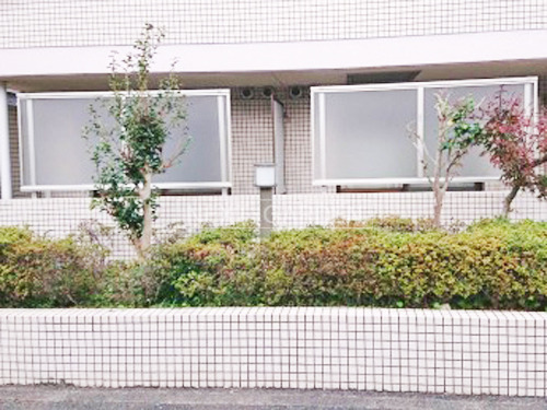 施工例画像：東京都 世田谷区  目隠しフェンス塀 YKKシンプレオP1F型
