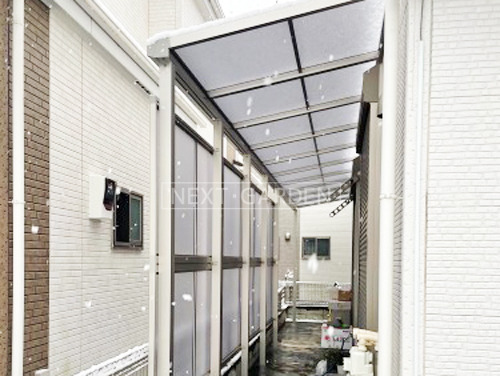 施工例画像：東京都 葛飾区  雨除け屋根 YKKソラリア1階連棟