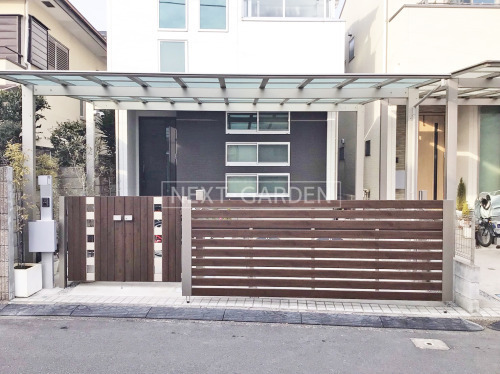 施工例画像：東京都 練馬区  跳ね上げ式門扉 玄関門扉