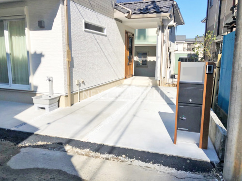 施工例画像：千葉県 松戸市  機能門柱 土間コンクリート