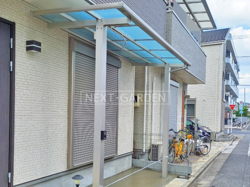 施工例画像：東京都 足立区  雨除け屋根 YKK独立式レセパTタイプ1階