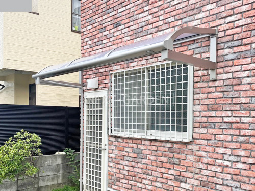 施工例画像：千葉県 松戸市  柱なし雨除け屋根 YKKソラリア1階
