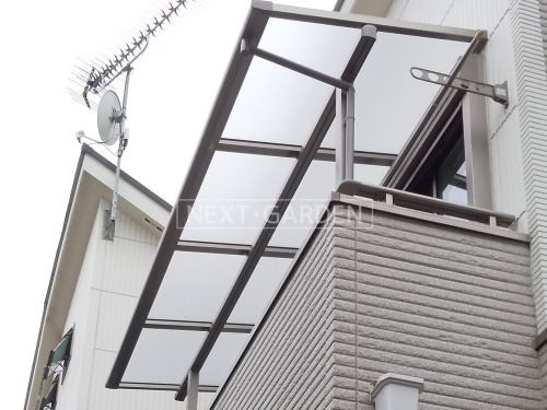 施工例画像：東京都 府中市  ２階ベランダ屋根 LIXIL スピーネF 