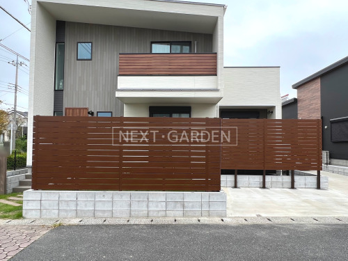 施工例画像：千葉県 大網白里市  目隠しフェンス塀 F&F マイティウッドデコII 高尺タイプ
