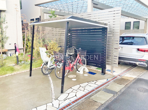 施工例画像：千葉県 浦安市  サイクルポート LIXILカーポートSC