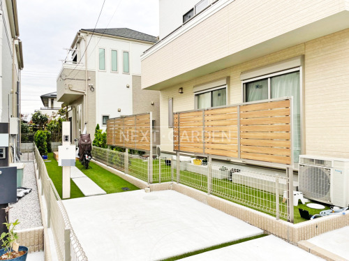 施工例画像：東京都 三鷹市  目隠しフェンス塀 LIXIL木製調AB YS3型 2段柱 上段のみ