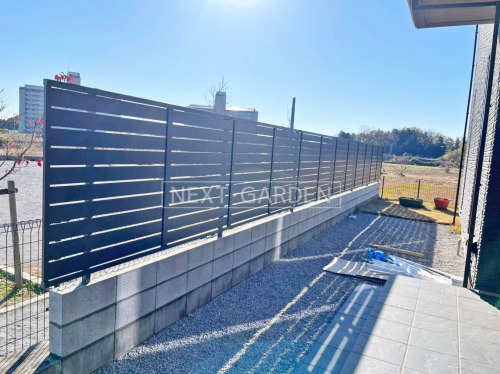 施工例画像：埼玉県 東松山市  目隠しフェンス塀 LIXIL AB YS3型 コンクリートブロック