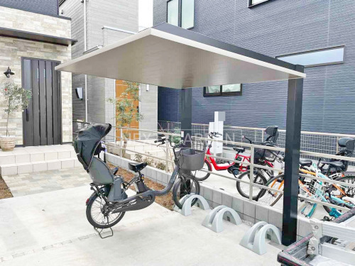 施工例画像：東京都 国立市  サイクルポート LIXILカーポートSC