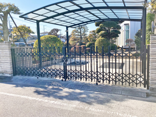 施工例画像：東京都 葛飾区  伸縮門扉 四国バリューアコーA2型 ペットガード 両開きタイプ