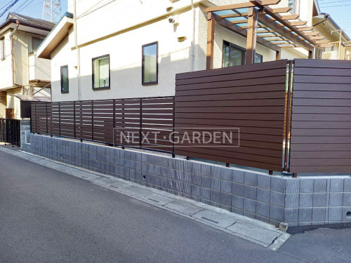 施工例画像：埼玉県 中央区  アルミ形材YKKAP 木製調 ルシアスH10型 横ルーバー