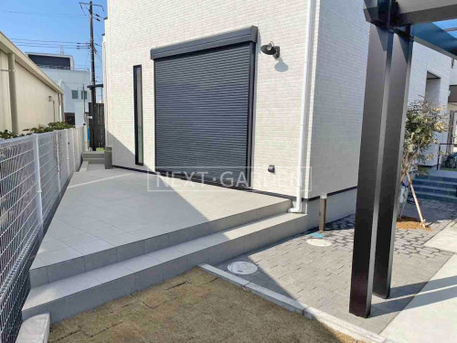 施工例画像：千葉県 柏市  カーポート 目隠しフェンス塀 インターロッキング タイルデッキ 手すり