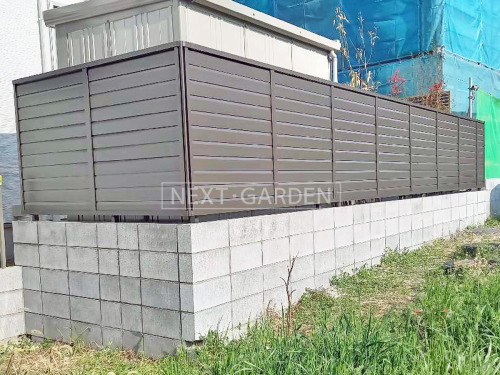 施工例画像：埼玉県 大宮区  目隠しフェンス塀 LIXIL AB YL2型 コンクリートブロック