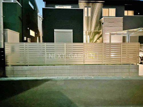 施工例画像：茨城県 つくばみらい市  目隠しフェンス塀 LIXIL AB YS3型 横スリット3