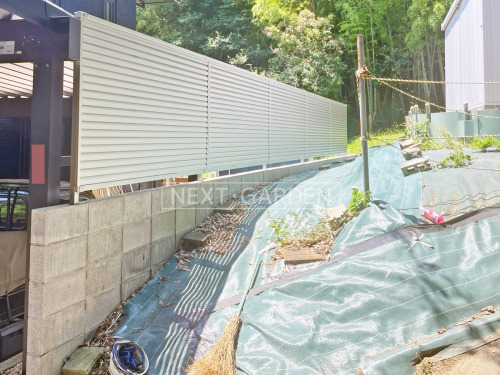 施工例画像：神奈川県 川崎市  目隠しフェンス塀 YKKシンプレオ13F型