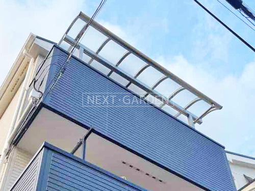 施工例画像：埼玉県 川口市  ベランダ屋根 YKKソラリア3階 積雪50cm対応
