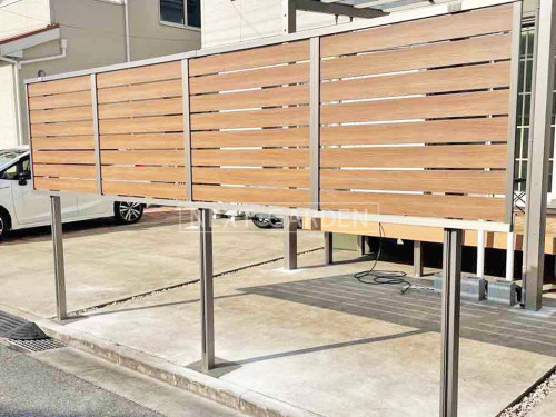 施工例画像：千葉県 木更津市  目隠しフェンス塀 LIXIL 木製調AB YS3型 2段柱 上段のみ