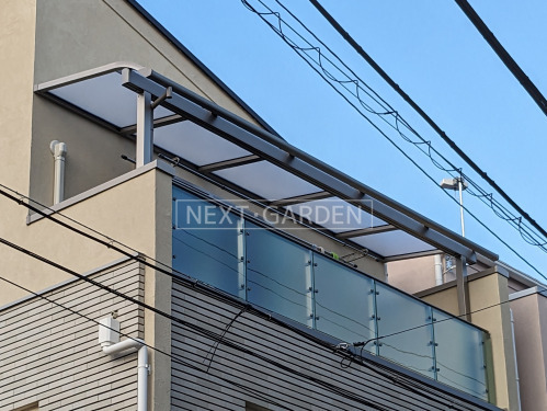 施工例画像：東京都 大田区  3階ベランダ屋根 LIXIL スピーネR