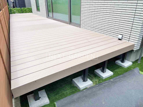施工例画像：神奈川県 横浜市  人工木材ウッドデッキ LIXIL樹ら楽ステージ