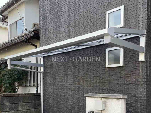 施工例画像：埼玉県 さいたま市  柱なし雨除け屋根 YKKソラリア